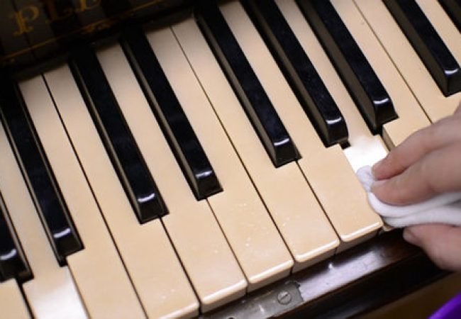 Clean-Piano-Keys